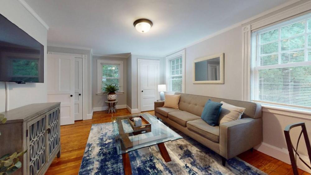 Renovated, Victorian, In-Unit Laundry & Kitchen